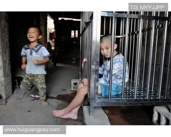 足球袜小男孩被绑的神秘事件背后隐藏的真相与故事解析