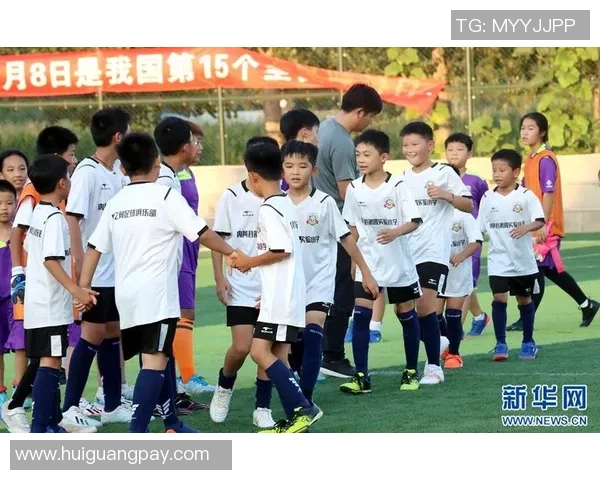 足球肖坤：从青涩少年到绿茵场上的闪耀明星之路